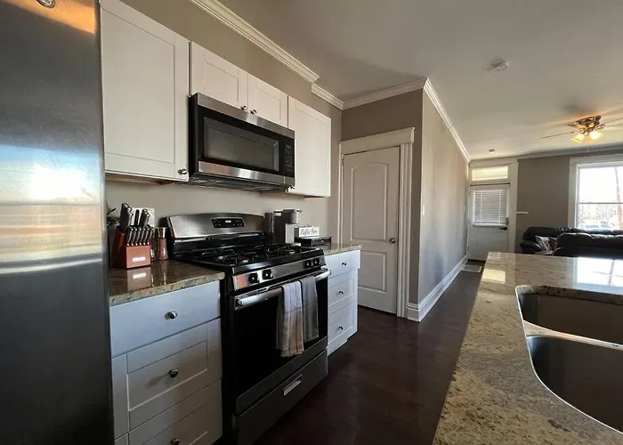 Cozy 2Br-1Ba Backyard & King Bed
