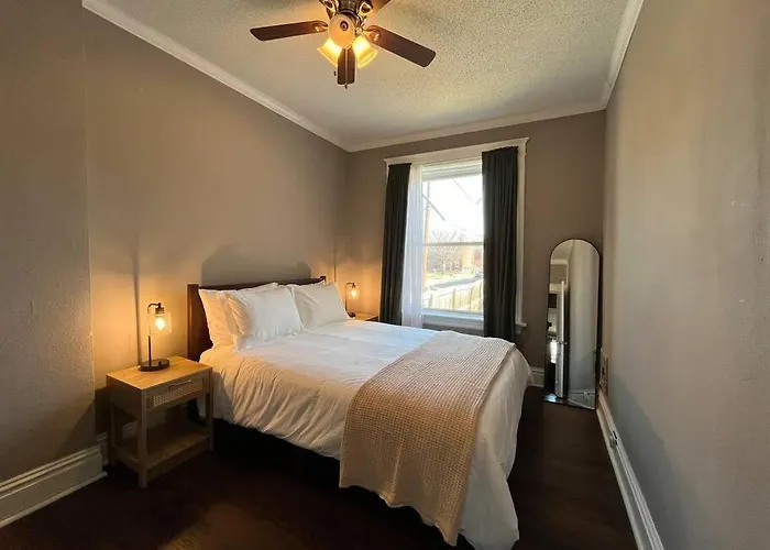 Cozy 2Br-1Ba Backyard & King Bed