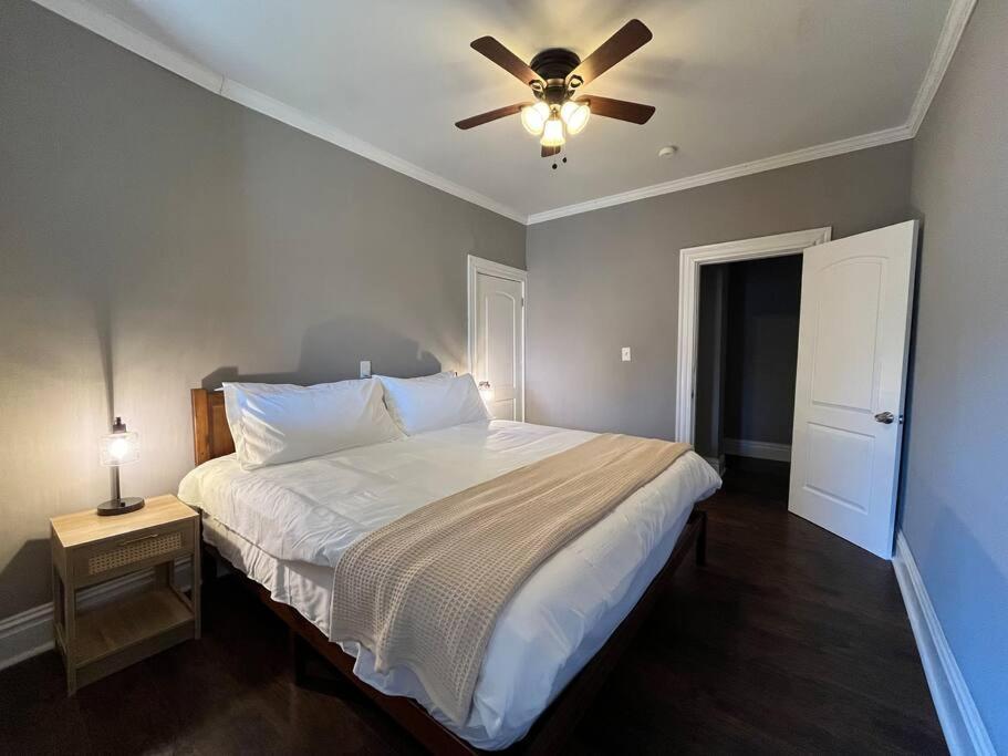 Cozy 2br-1ba Backyard & King Bed Apartamento