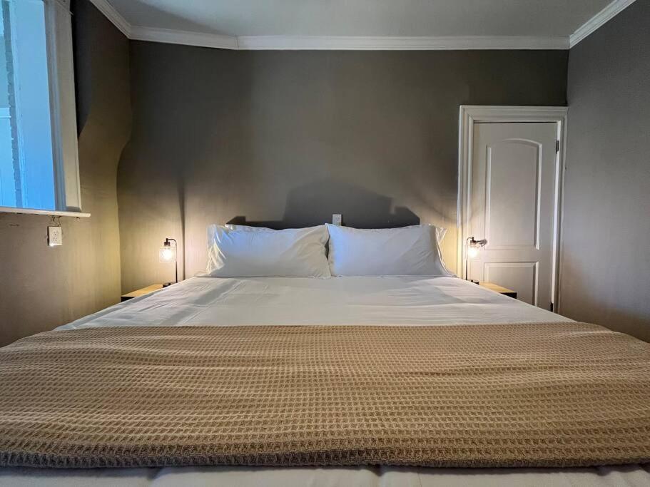 Apartamento Cozy 2br-1ba Backyard & King Bed *