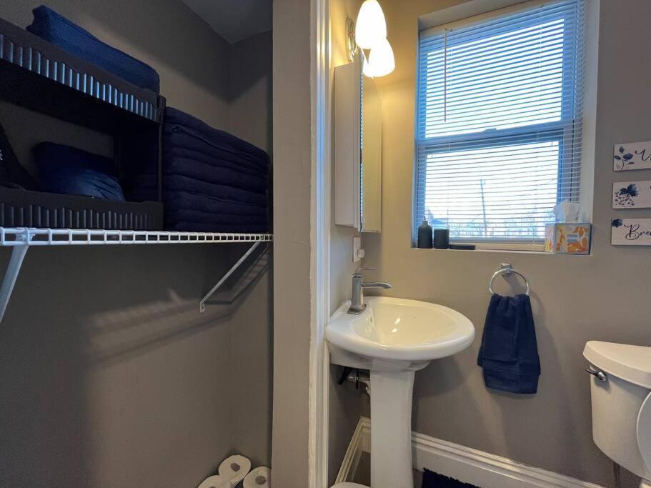 Cozy 2br-1ba Backyard & King Bed * St. Louis